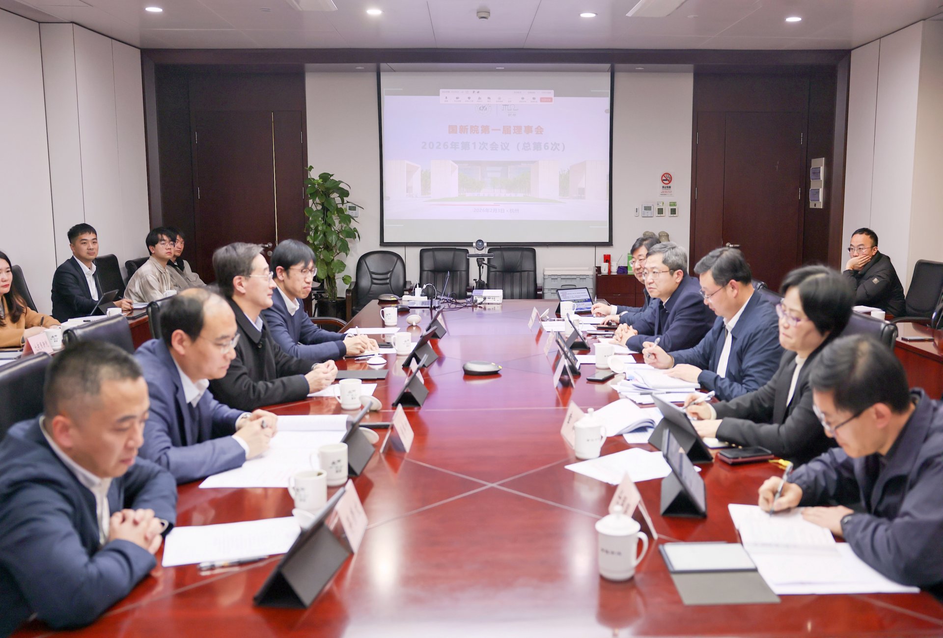 区领导 深入推进在杭高质量办学