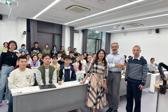她的课是马德里竞技携手中原体育官网公